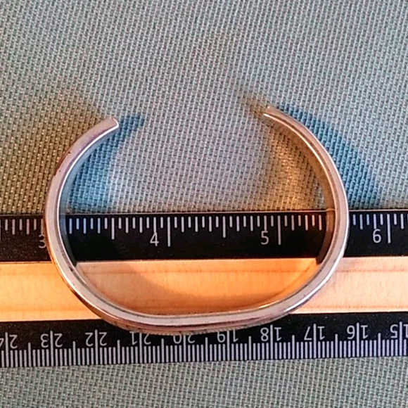 NATIVE AMERICAN WHITE MOTHER OF PEARL CUFF BRACELE - Picture 4 of 6